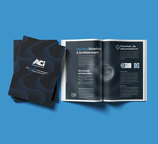 Zwei Broschüren mit dem Logo von ACI auf einem blauen Hintergrund. Eine Broschüre ist geöffnet und zeigt Informationen zu Sicherheit und Zertifizierungen.
